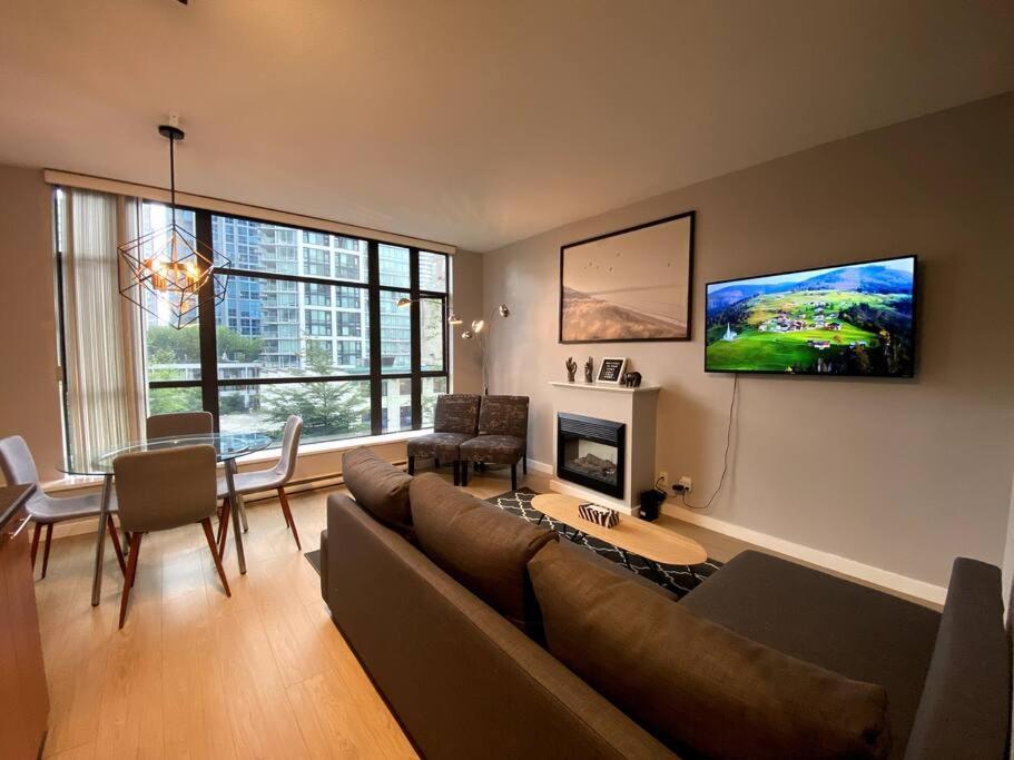 Entire Condo In Heart Of Downtown Ванкувер Экстерьер фото