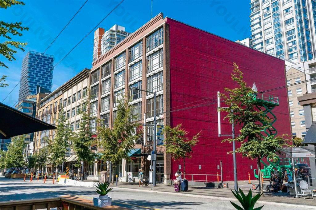 Entire Condo In Heart Of Downtown Ванкувер Экстерьер фото