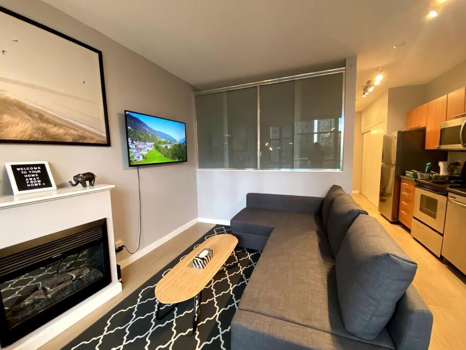 Entire Condo In Heart Of Downtown Ванкувер Экстерьер фото